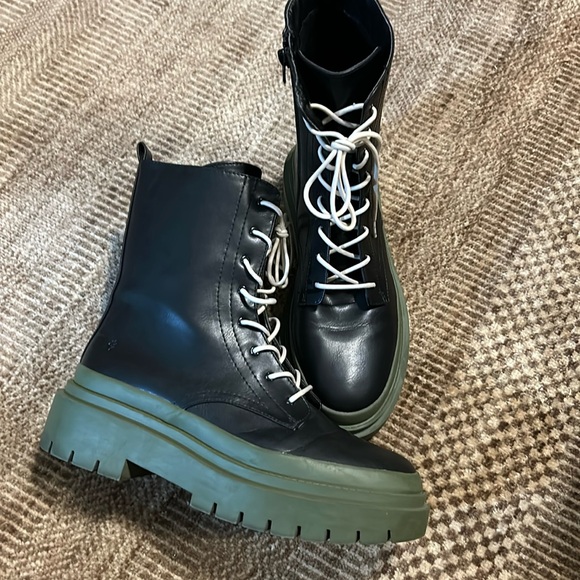 Urban Outfitters Steve Madden Cool Planet Moss Vegan Combat Boot Black 9.5 - Picture 1 of 6